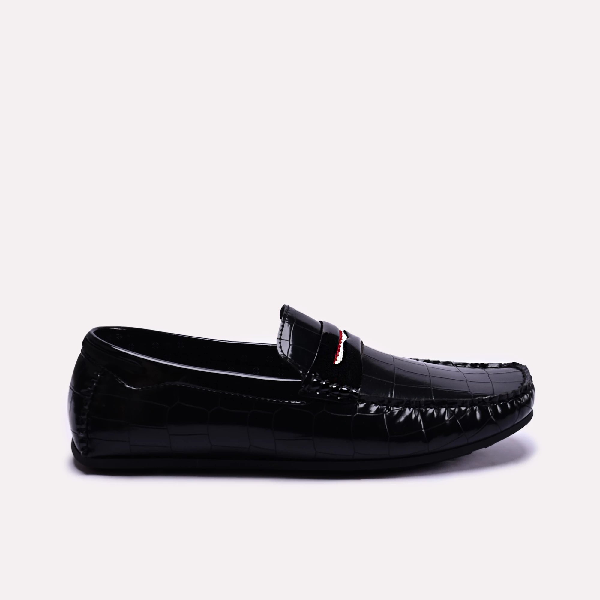 byers_black_glossy_loafers_0130783_2.webp