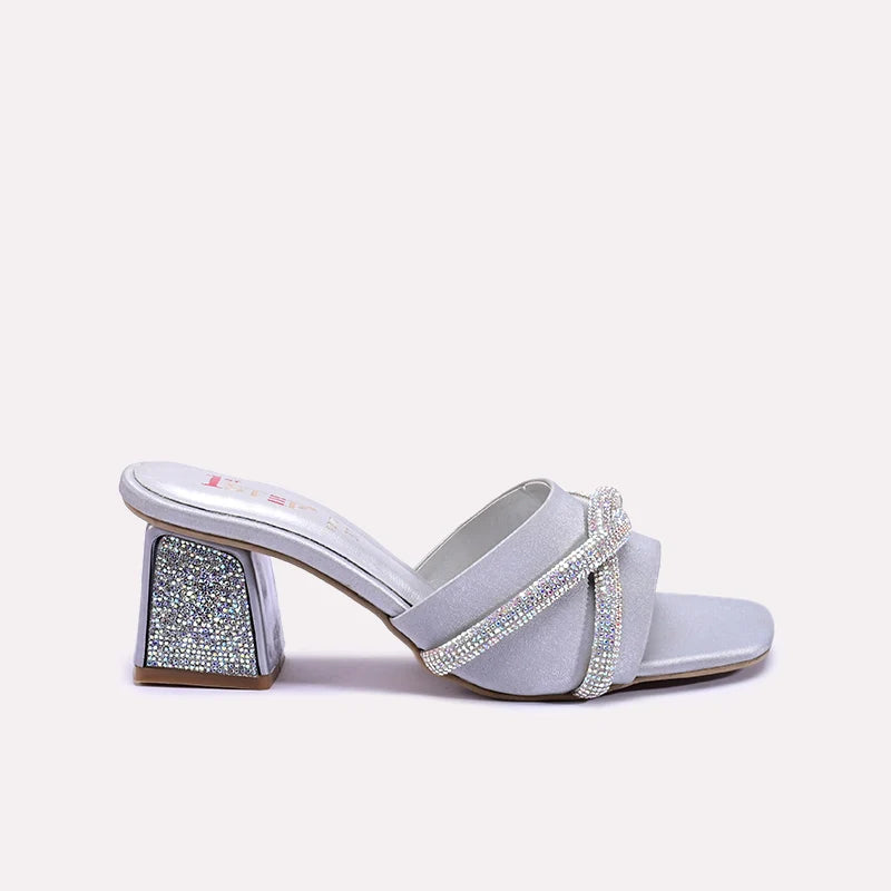 essence_silver_bridal_slippers_0412720_2.webp