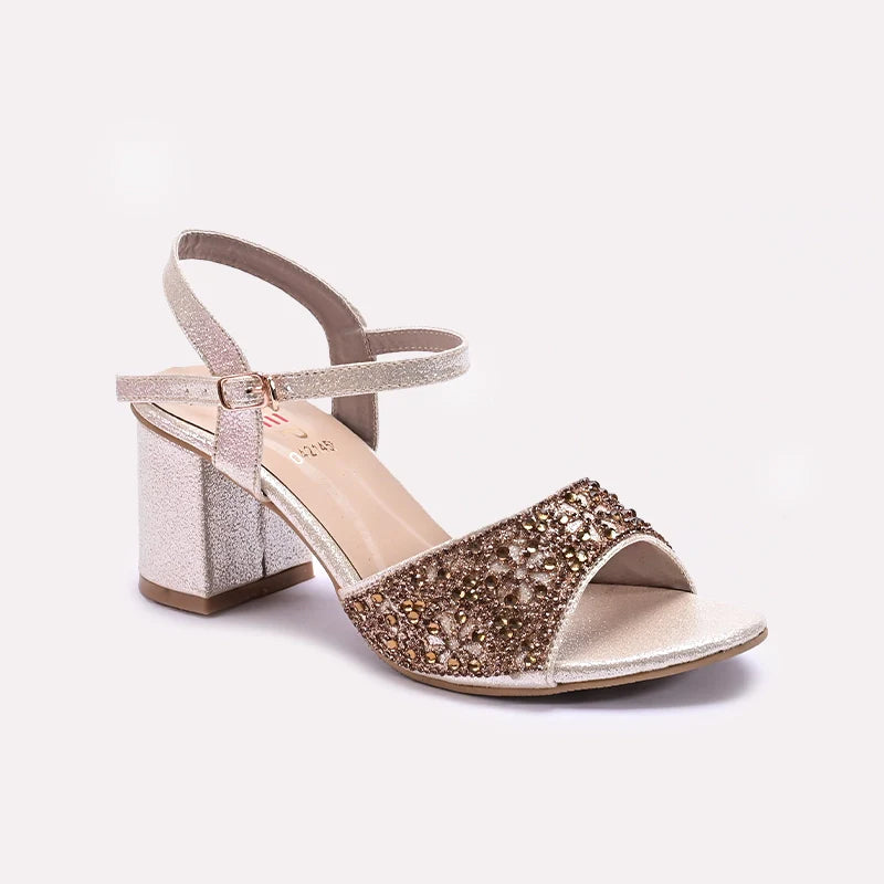 gold_fancy_sandals_0421457_1.webp