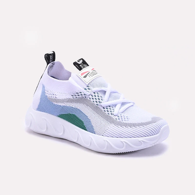 white_sneakers_shoes_0440845_1.webp